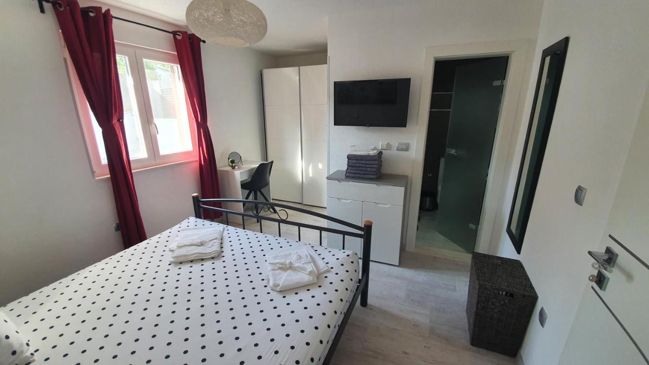 Villa Fides With Private Pool, Garden And Sea View Kaštel Novi Exteriér fotografie
