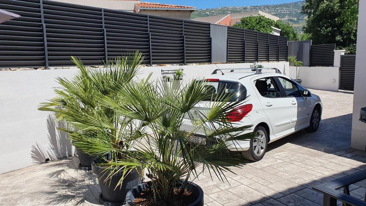 Villa Fides With Private Pool, Garden And Sea View Kaštel Novi Exteriér fotografie