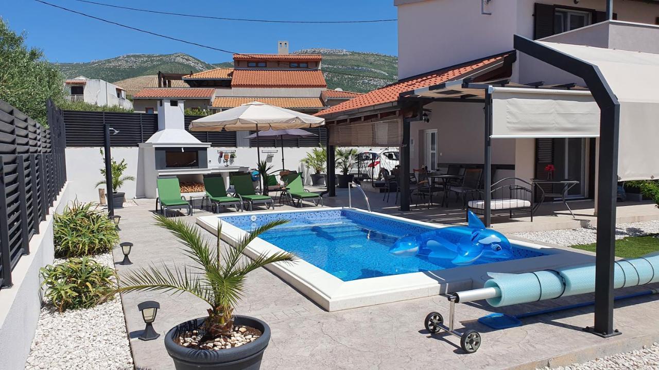 Villa Fides With Private Pool, Garden And Sea View Kaštel Novi Exteriér fotografie