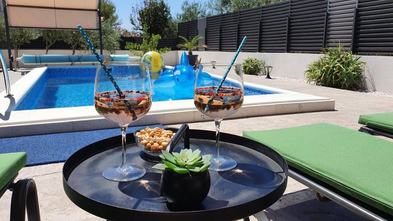Villa Fides With Private Pool, Garden And Sea View Kaštel Novi Exteriér fotografie