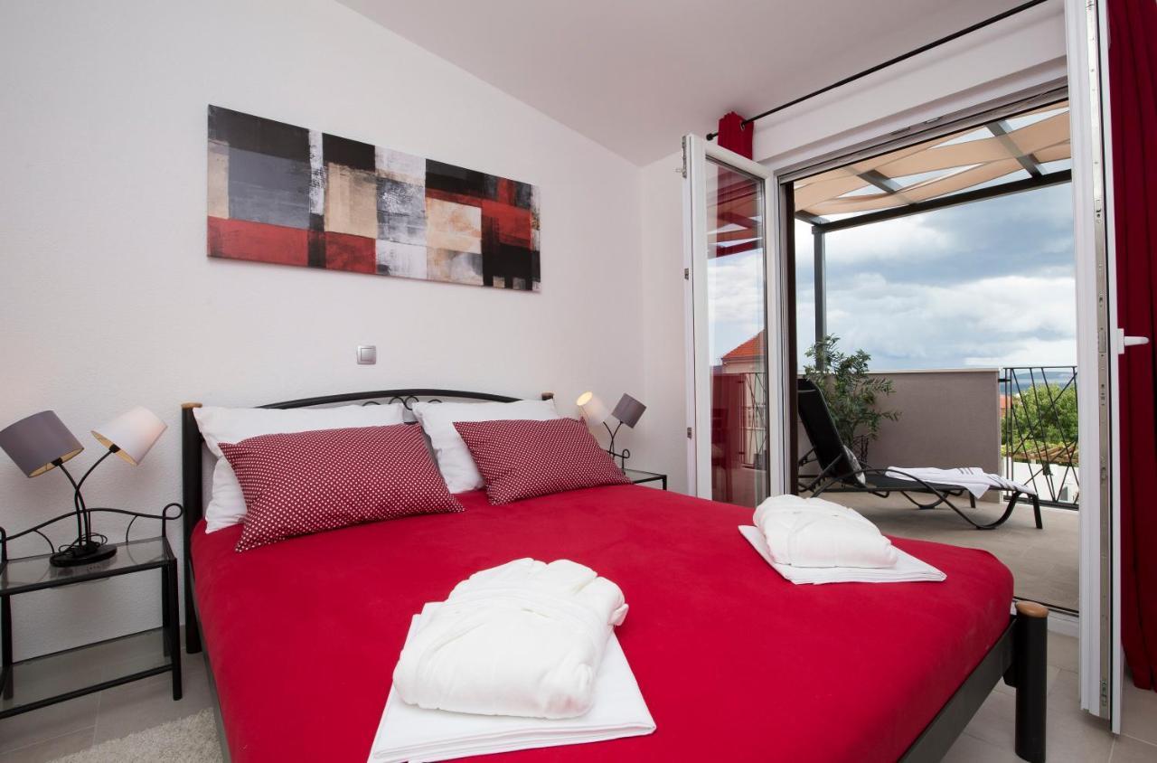 Villa Fides With Private Pool, Garden And Sea View Kaštel Novi Exteriér fotografie