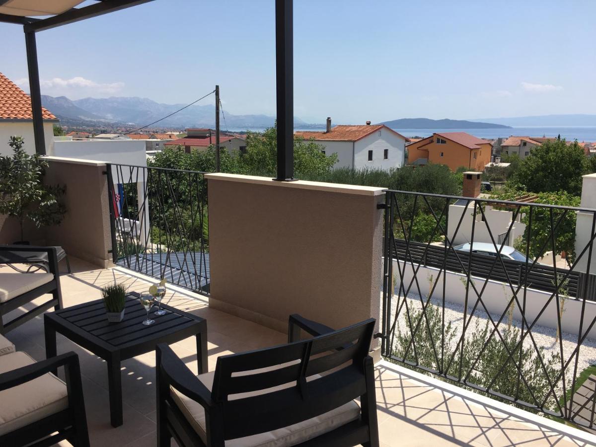 Villa Fides With Private Pool, Garden And Sea View Kaštel Novi Exteriér fotografie