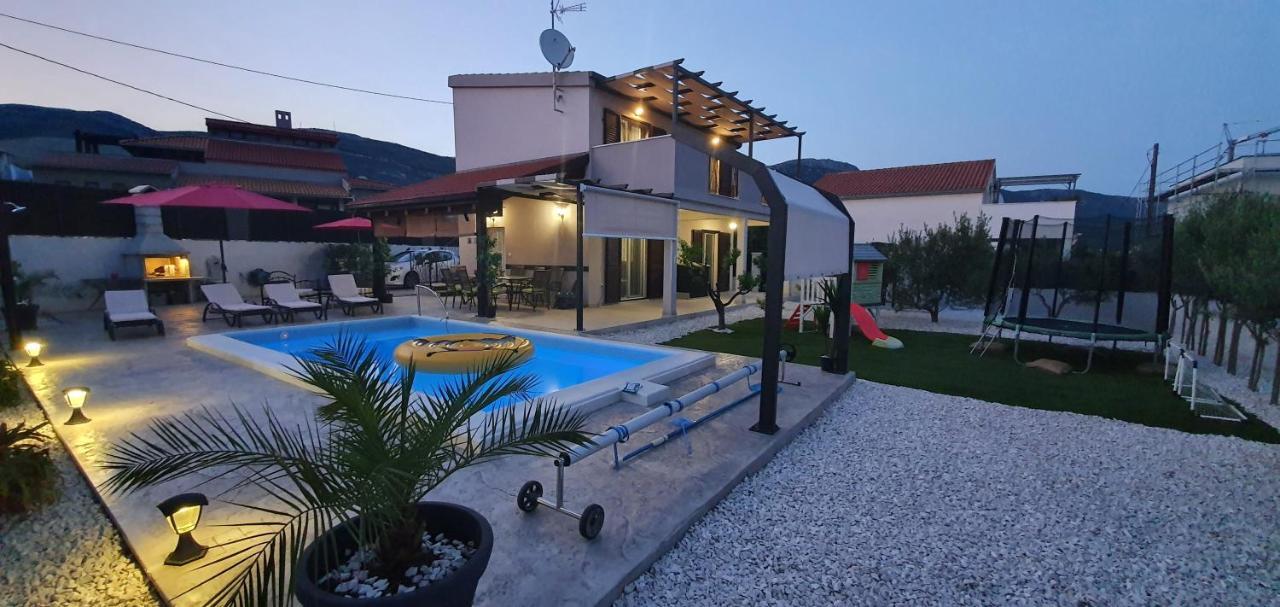 Villa Fides With Private Pool, Garden And Sea View Kaštel Novi Exteriér fotografie