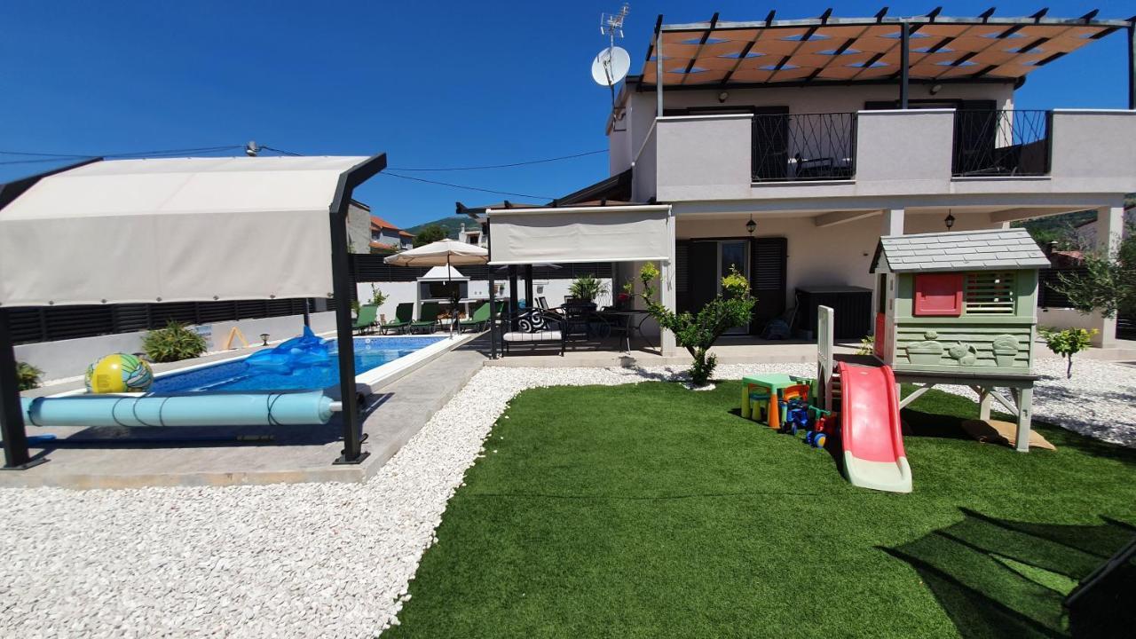 Villa Fides With Private Pool, Garden And Sea View Kaštel Novi Exteriér fotografie