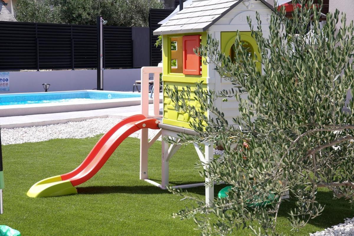 Villa Fides With Private Pool, Garden And Sea View Kaštel Novi Exteriér fotografie