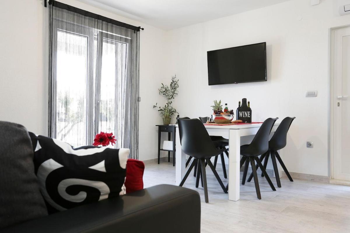 Villa Fides With Private Pool, Garden And Sea View Kaštel Novi Exteriér fotografie