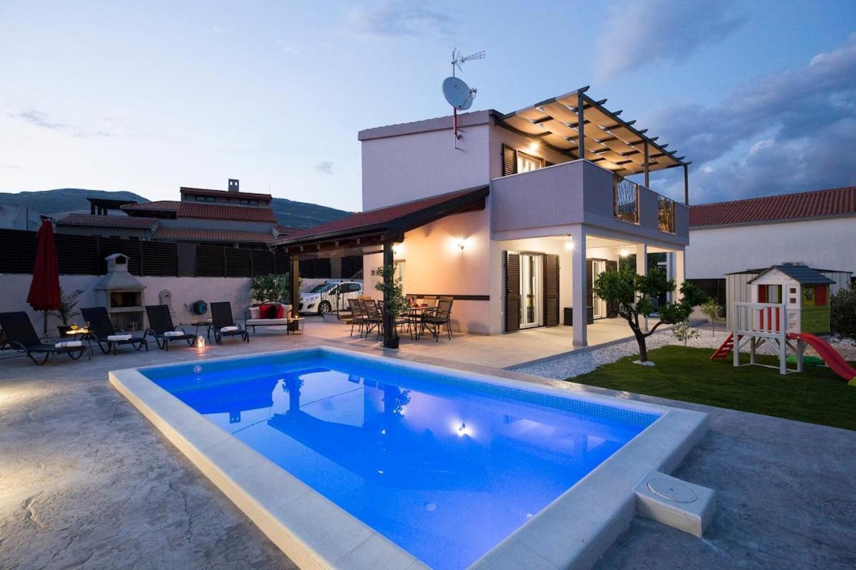 Villa Fides With Private Pool, Garden And Sea View Kaštel Novi Exteriér fotografie